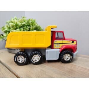 VTG 1989 NYLINT SAND & GRAVEL RED & YELLOW DUMP TRUCK, METAL & PLASTIC, 8 IN.